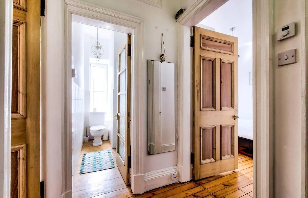 Entire Period Flat By City Centre Edynburg Wielka Brytania