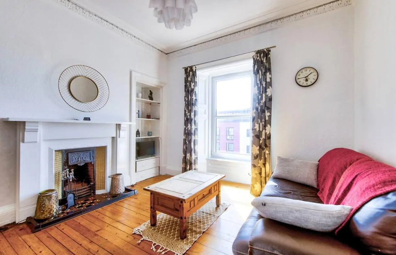 Entire Period Flat By City Centre Edinburgh