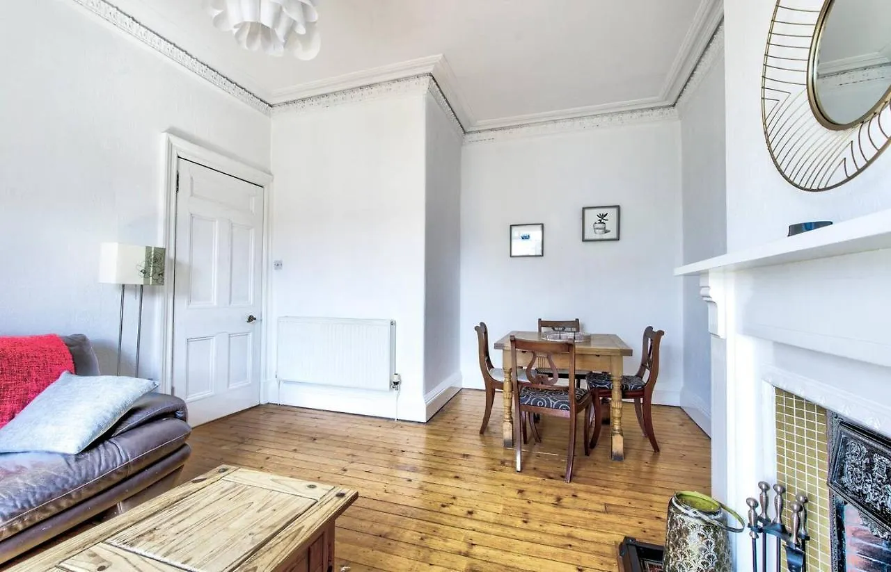 Entire Period Flat By City Centre Edinburgh 0*,