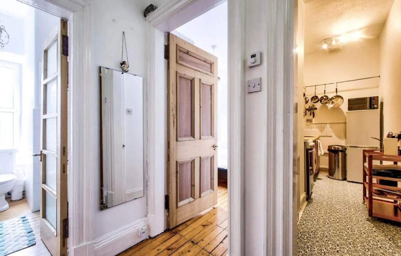 Entire Period Flat By City Centre Edinburgh Lejlighed